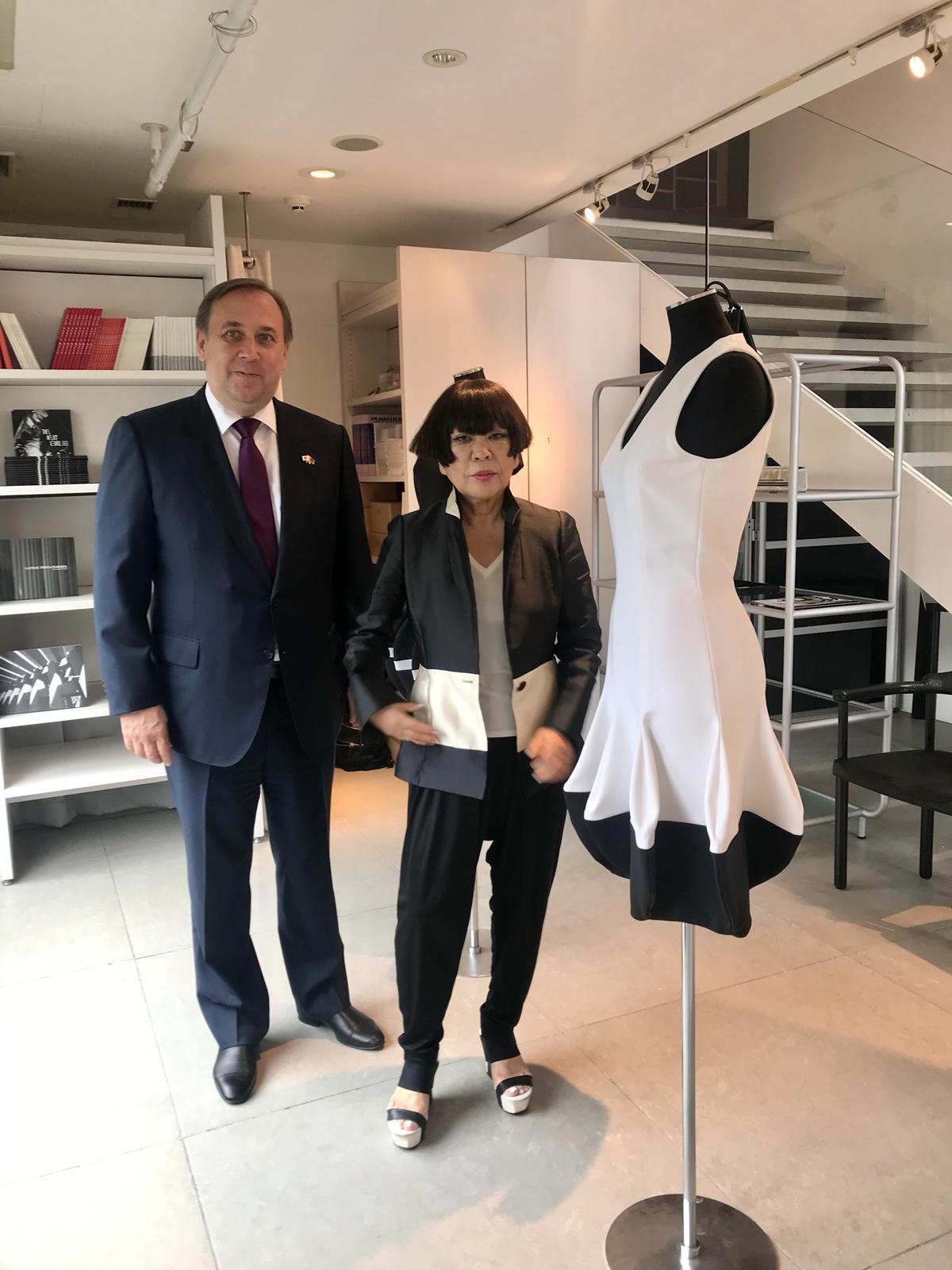 ルスラン イエシン大使は 日本の有名なファッションデザイナー コシノジュンコ氏と面談しました 駐日ベラルーシ共和国大使館
